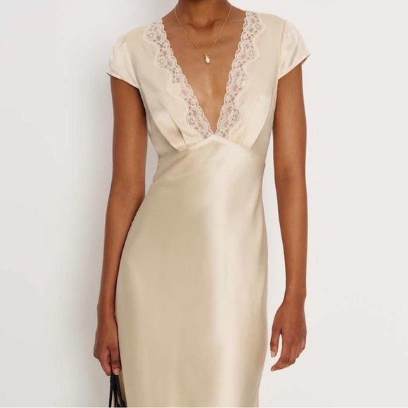 **SOLD** **SOLD** NEW NWT Reformation FlorenceSilk Dress - Picture 2 of 6